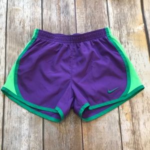 LIKE NEW GIRLS NIKE SHORTS